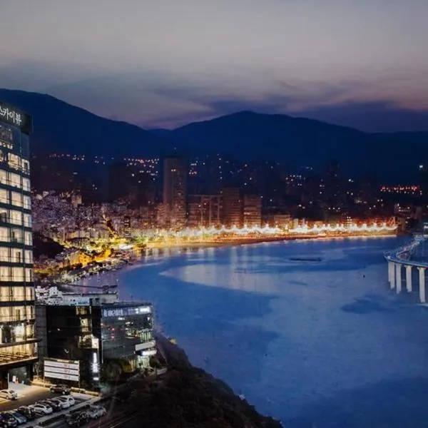 Sky View Hotel, hotel em Changwon