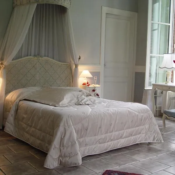 Hostellerie Du Château Les Muids, hotel in Yvoy-le-Marron