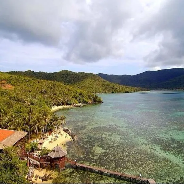 Breve Azurine Lagoon Resort, hotel in Karimunjawa