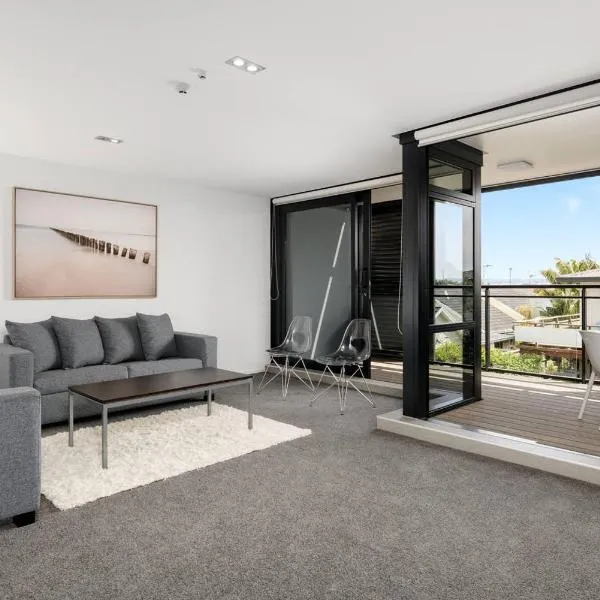 Central Mount Apartment, Quiet and Spacious with Pool, hotel en Mount Maunganui
