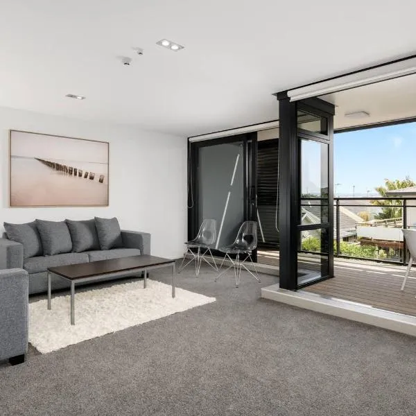 Central Mount Apartment, Quiet and Spacious with Pool, hotel em Mount Maunganui