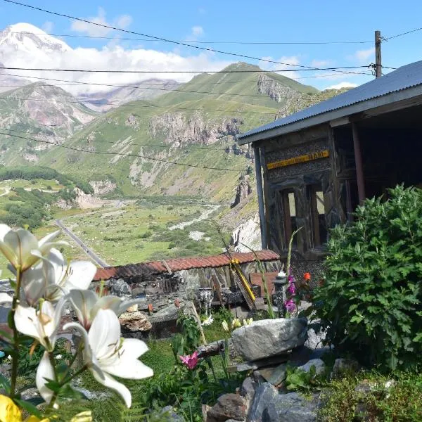 Qusha Guesthouse Meeting in the mountains and views, khách sạn ở Kazbegi