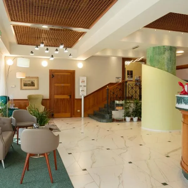 Hotel Maggiore, готель у місті Sacerno