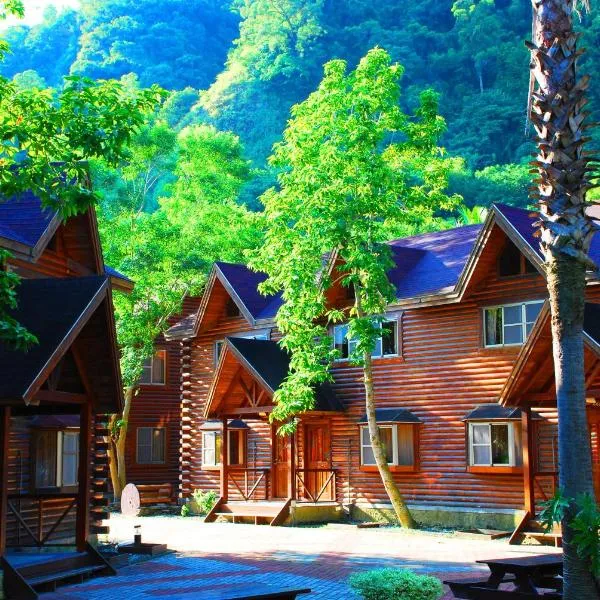 Master Bear Resort, hotel in Jiafeng