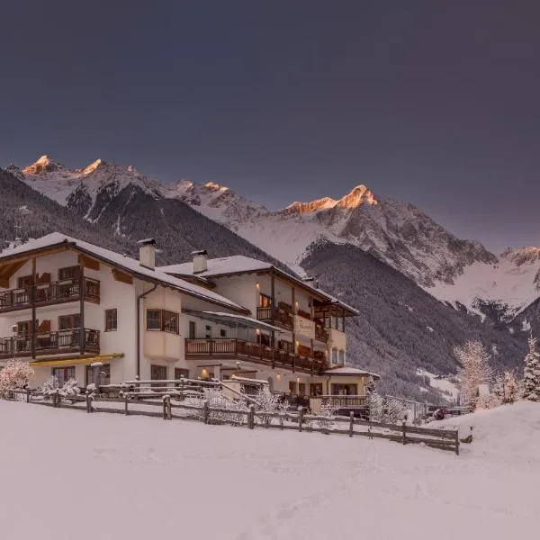Berghotel Johanneshof, hotel in Anterselva di Mezzo