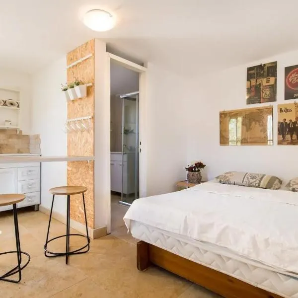 Designed Studio Apartment, hotel v destinaci Kefar Weradim