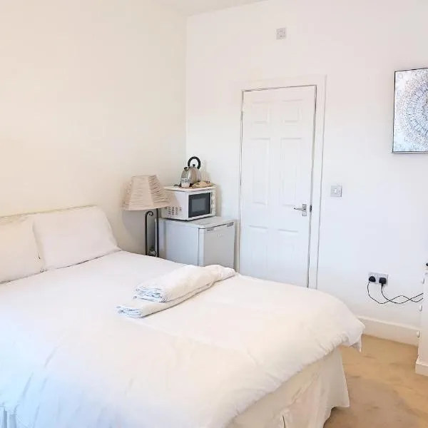 Whitburn Guest House About 7 mins Walk To The City Free Internet TV, hotel v destinaci Doncaster