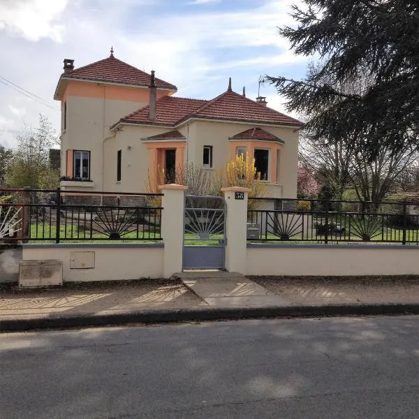 chambres d'hôtes dans maison atypique, hotel v destinaci Sancoins
