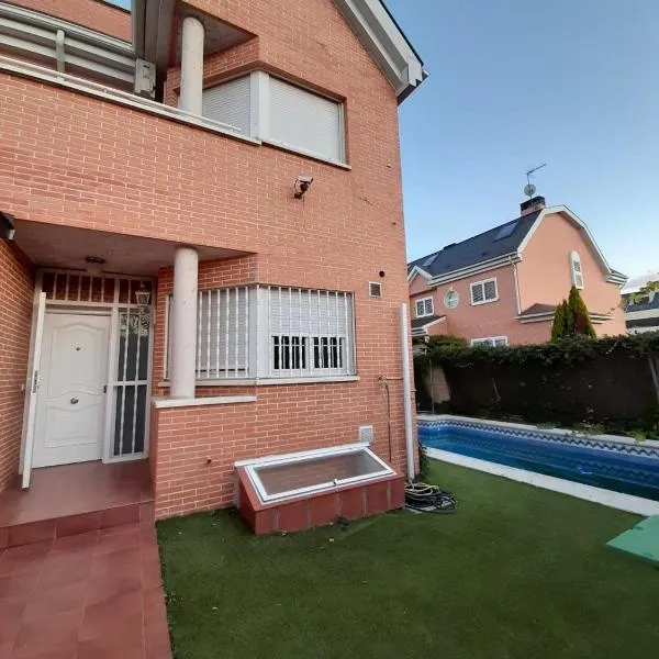 Chalet Avila Rooms, hotel in Madrid