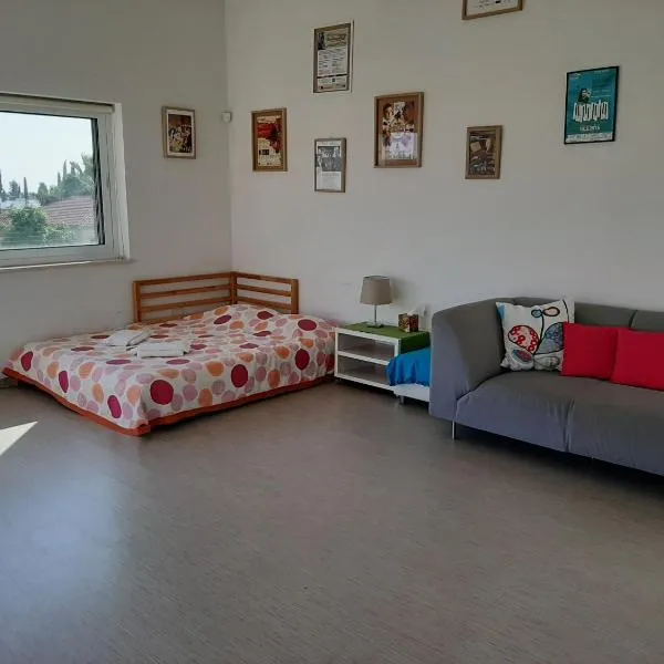 Limassol sea view studio, hotel in Limassol