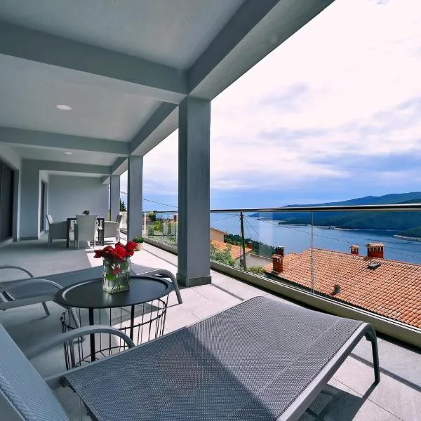 Apartment Vanilla II with beautiful Seaview, hotel em Rabac