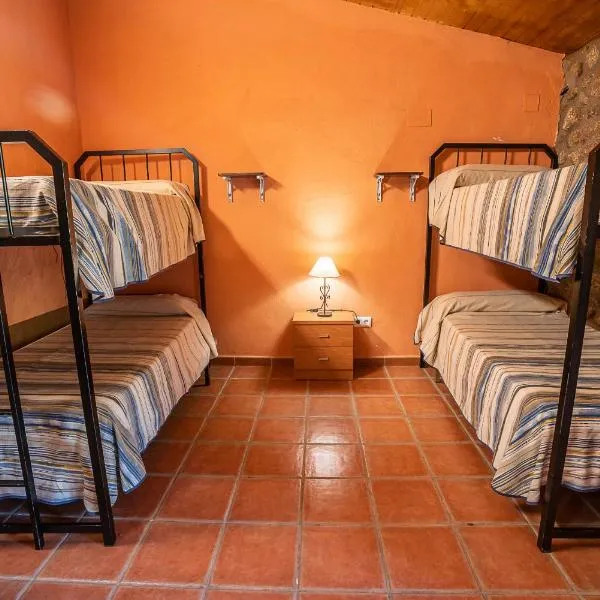 Albergue El Solitario, hotel in Baños de Montemayor