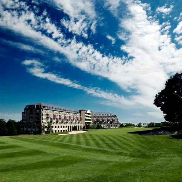 The Celtic Manor Resort, hotel in Magor