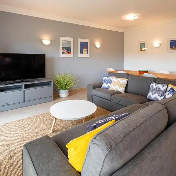 Luxury apartment with free use of pool, gym and spa, hotel in Lagos