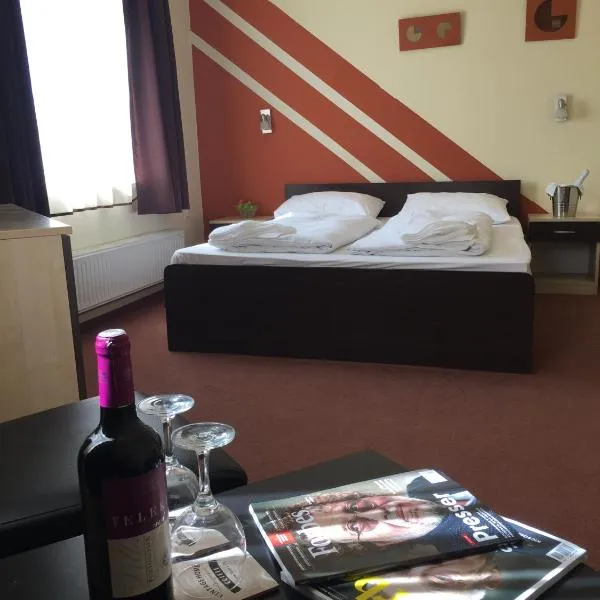 City Hotel Agoston: Pécs şehrinde bir otel
