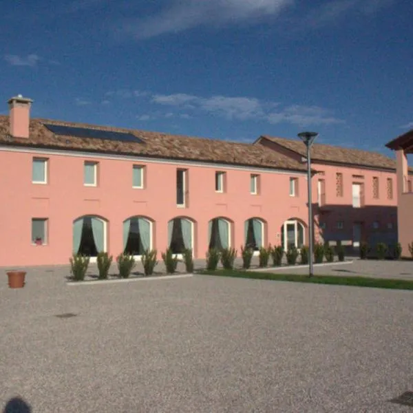 Arneroni, hotel Codognèban