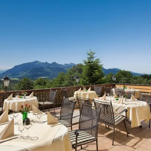 Hotel Restaurant Ferienwohnungen ALPENHOF, hotel v destinaci Übersee