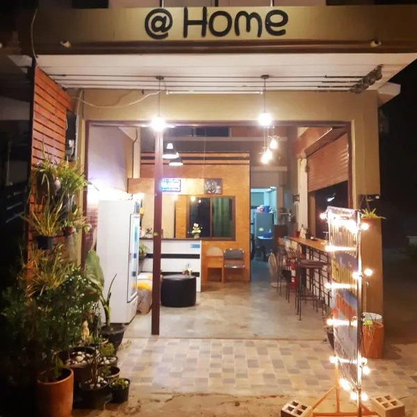 At home hostel, hotel di Ban Hat Chao Samran