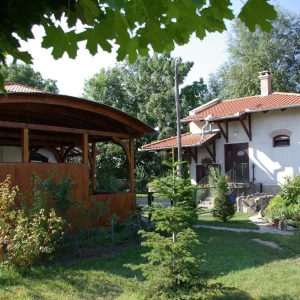 Dabasi Lovas Vendégház, hotel in Dabas