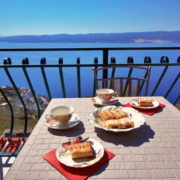 Holiday Home Tina, hotel in Lokva Rogoznica