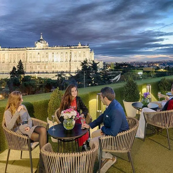 Apartosuites Jardines de Sabatini, hotel v destinaci Madrid