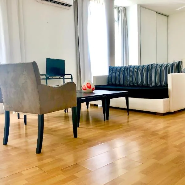 Viesnīca Apartamentos de Maria en Martinez! Av Libertador con Patio! pilsētā Martinesa