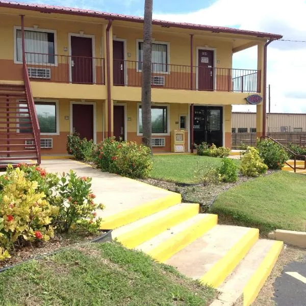 Deluxe Inn Airport, hotel din Hidalgo