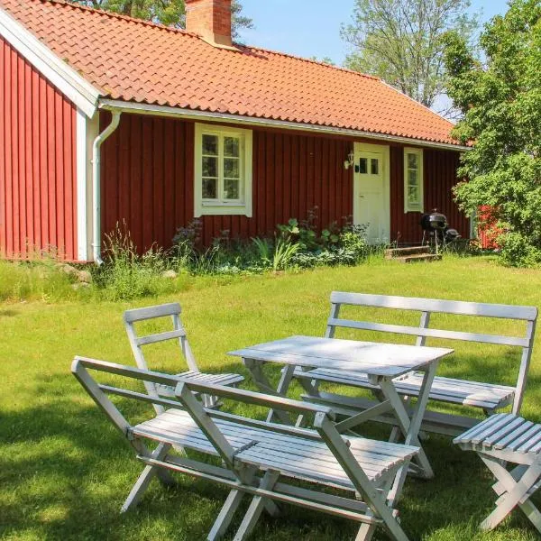 2 Bedroom Beautiful Home In Gamleby, hotel u gradu Gamleby