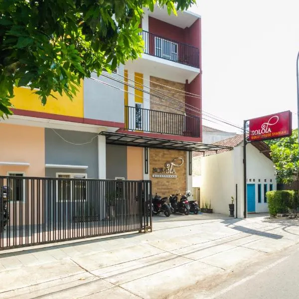 RedDoorz Syariah near Purwosari Train Station, hotel v destinaci Solo