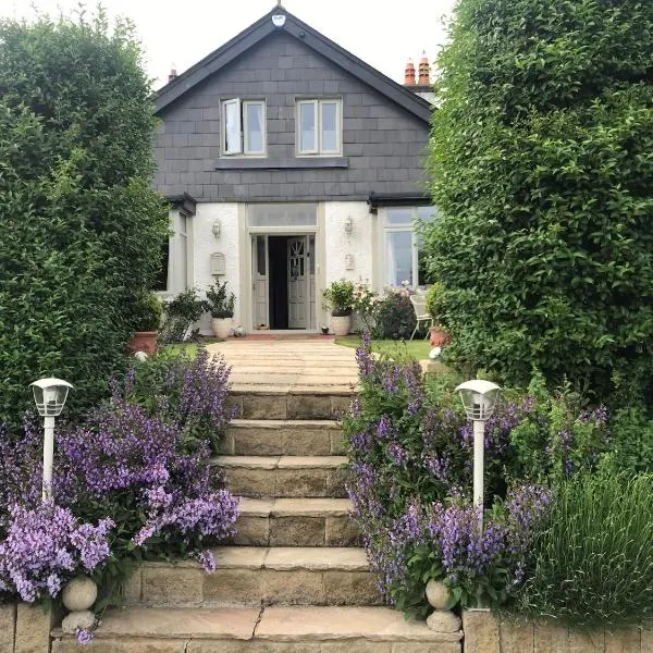 The Artist Residence Dublin Boutique B&B, hotel in Sutton