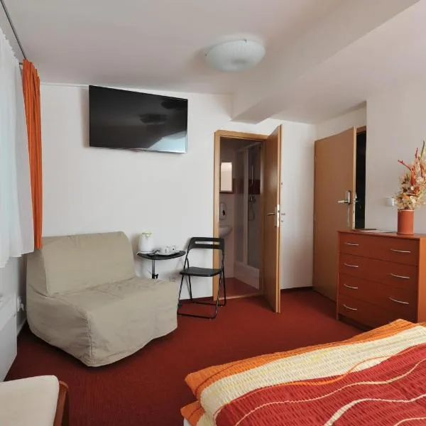 Habitat 16, hotel v Praze