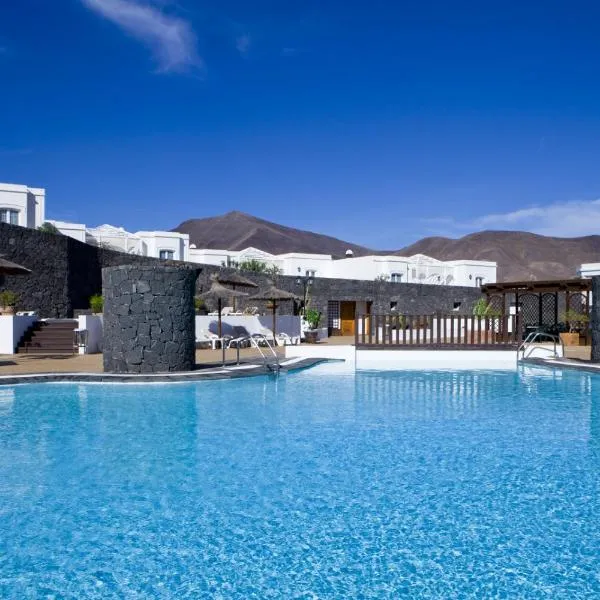 Apartamentos LIVVO Coloradamar, hotel in Playa Blanca