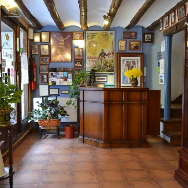 Hostal Santa Agueda, hotel v destinaci Tarazona de Aragón