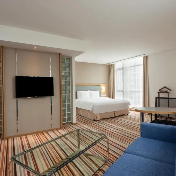 Holiday Inn Express Shanghai Jiading Industry Park, an IHG Hotel, hotel in Xuhang