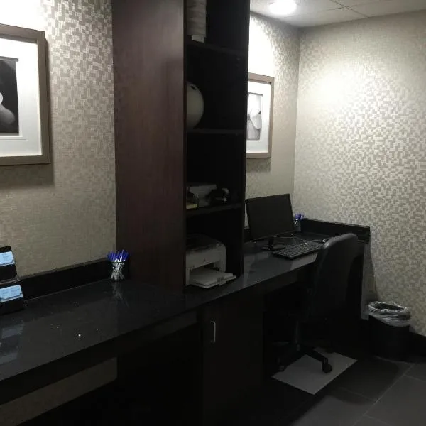 Holiday Inn Express Hotel & Suites Sanford by IHG, hotel in Sanford