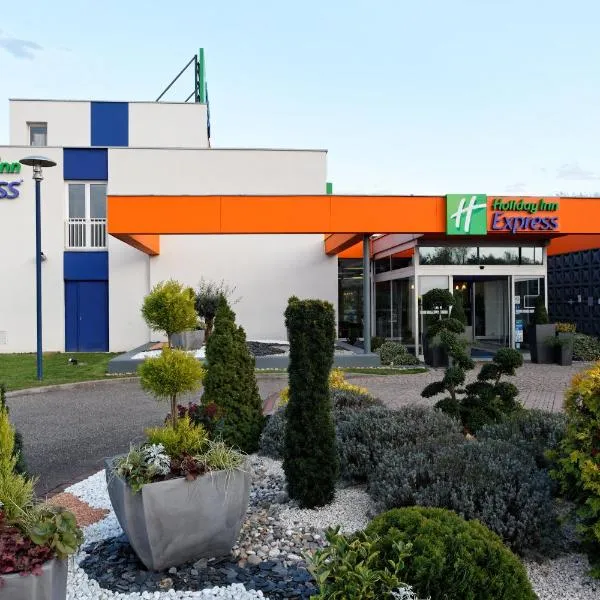 Holiday Inn Express Strasbourg - Sud by IHG – hotel w mieście Geispolsheim