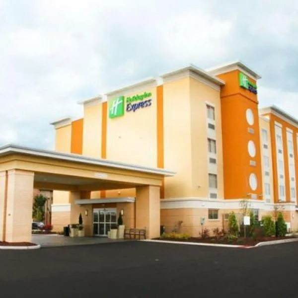 Holiday Inn Express Toledo North, an IHG Hotel、トレドのホテル