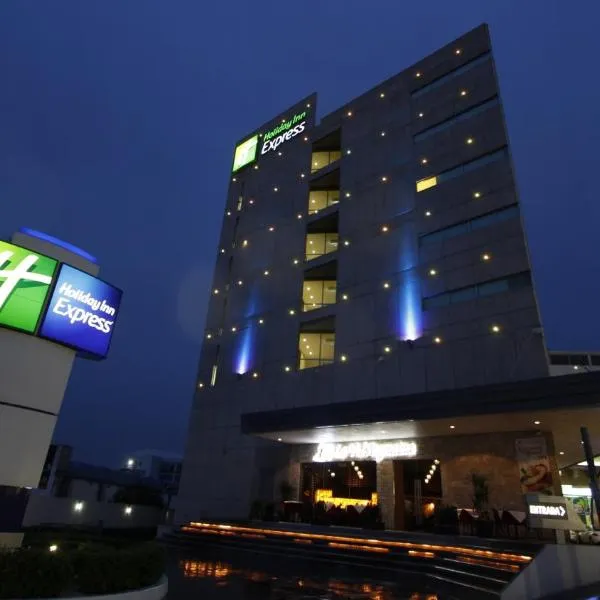 Holiday Inn Express Toluca Galerias Metepec by IHG, hotel v destinaci Toluca