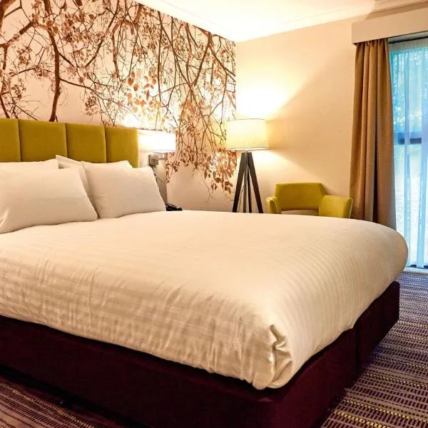 Holiday Inn Northampton West M1 Junc 16, an IHG Hotel، فندق في Weedon Bec