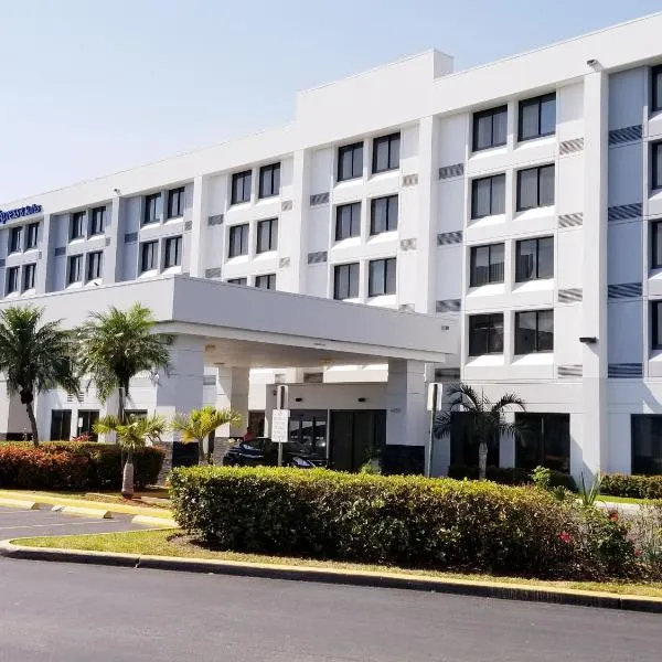 Holiday Inn Express Hotel & Suites Miami - Hialeah by IHG、ハイアリーアのホテル
