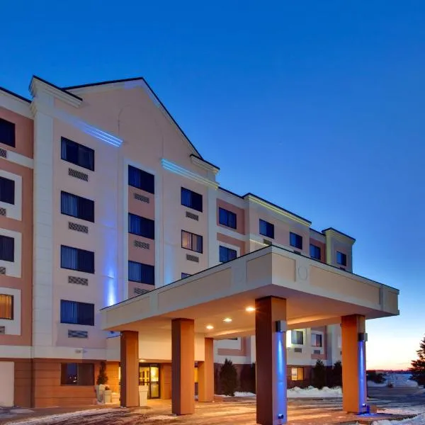 Holiday Inn Express Sault Ste Marie, an IHG Hotel, hotel di Brimley