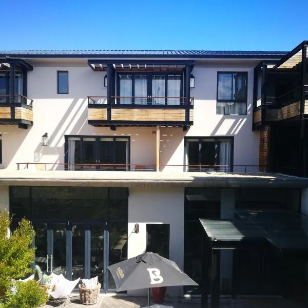 Asilia Suites Knysna Waterfront, hotel i Knysna