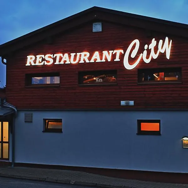 Restaurant Penzion City, hótel í Jirkov