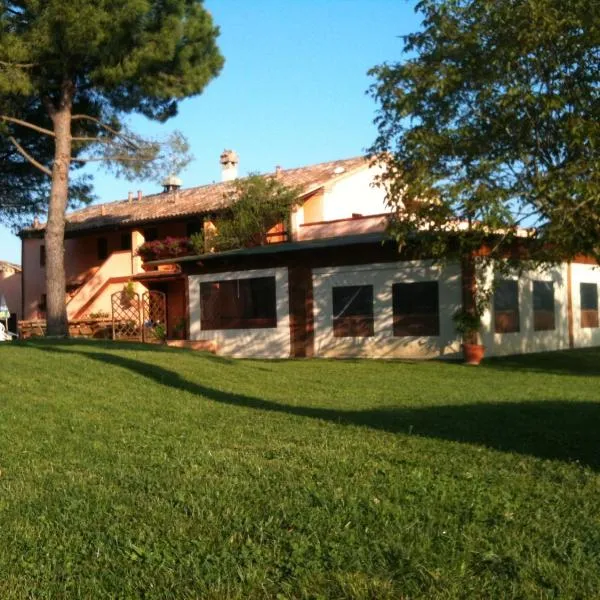 Agriturismo Casale il Gallo Bianco, hotel en Offagna