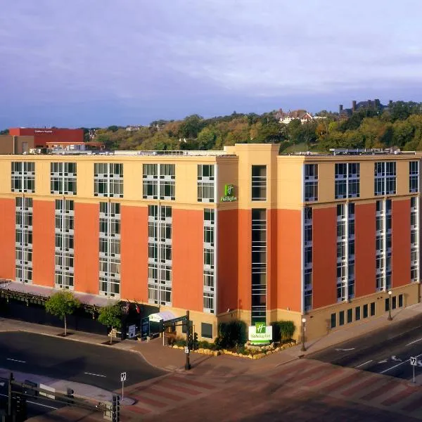 Holiday Inn St. Paul Downtown, an IHG Hotel, хотел в Сейнт Пол