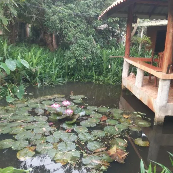 ต้งโฮมหละปูน ณ ตูบคำ, hotel v destinaci Lamphun