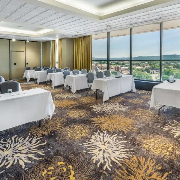 Holiday Inn & Suites Pittsfield-Berkshires by IHG, hotel en Pittsfield