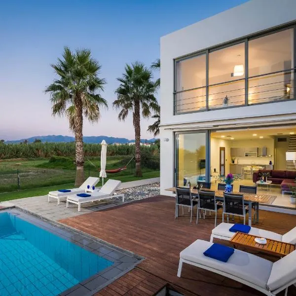 Blue Sea Luxury Villa, hótel í Máleme