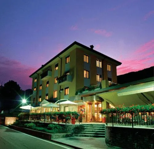 Hotel Ristorante Costa, hotell i Fuipiano Valle Imagna