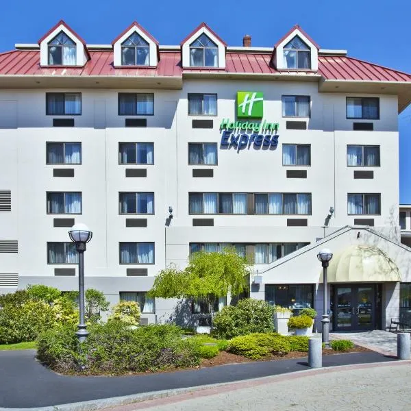 Holiday Inn Express Boston-Waltham by IHG、ウォルサムのホテル